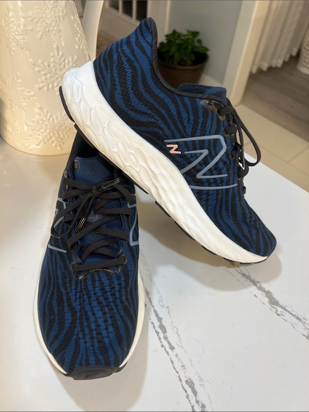 New Balance Men's Navy and Black Zebra-Pattern Running Sneakers size 9.5M - 11W